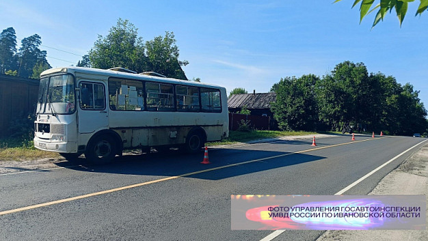 В Юрьевце дедушка не справился с электроскутером и улетел в «Паз»